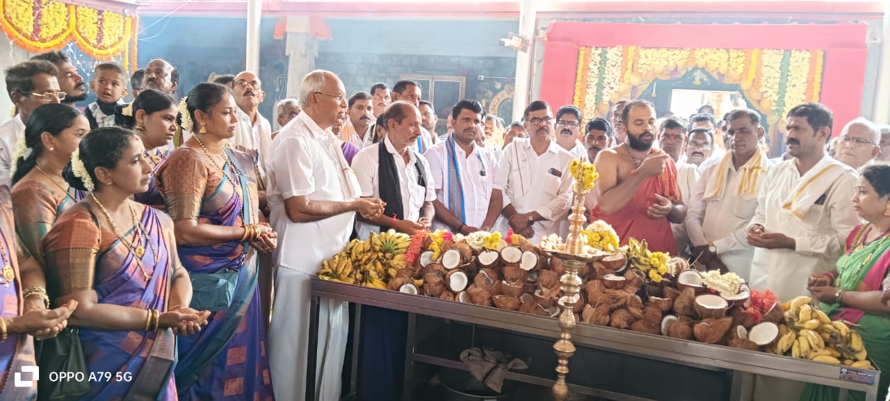 Devotees at a pooja organised by the Mogaveera Mahajana Seva Sangha